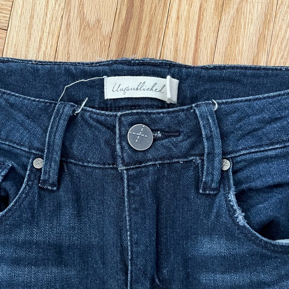Unpublished Denim Jeans - Picture 2 of 8